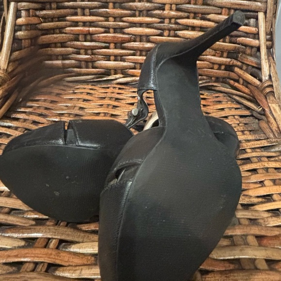 Michael Kors Black Peep-Toe Heels in size 9. Great condition! - Picture 13 of 15